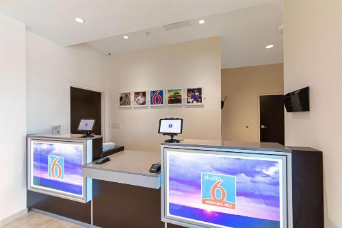 Studio 6 Austin Airport - image 8