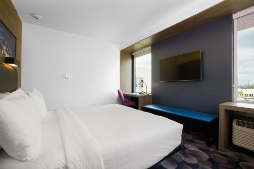 Aloft Austin Airport - image 19