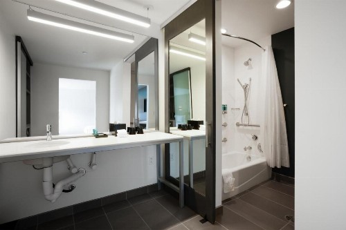Aloft Austin Airport - image 3