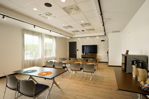 Aloft Austin Airport - image 30
