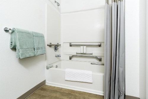InTown Suites Extended Stay Austin TX - North Lamar - image 7
