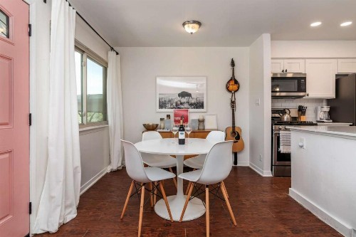 Newning 1BR Condo with pool - image 11