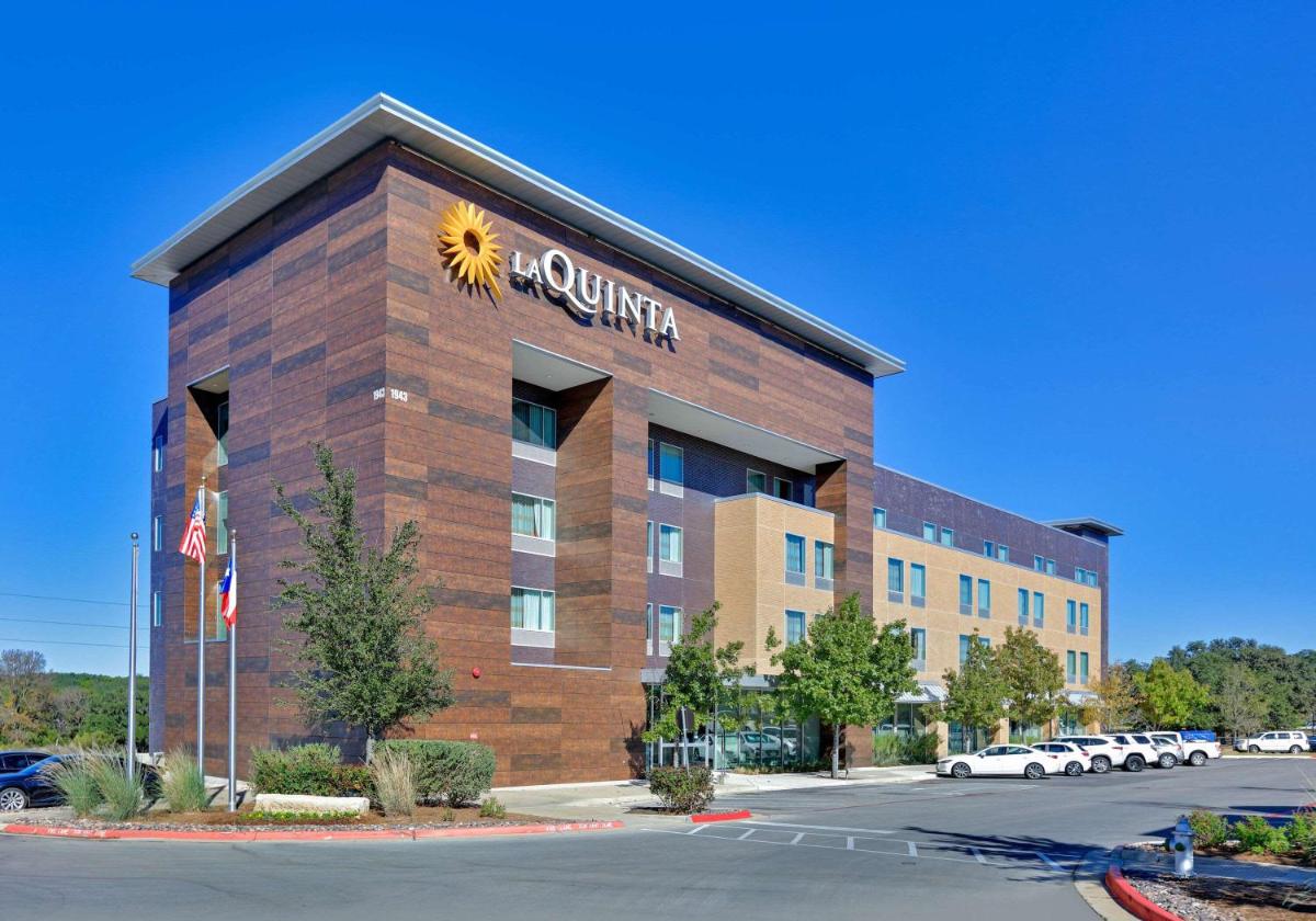 La Quinta Inn & Suites by Wyndham Lakeway - main image