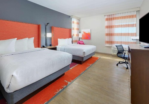 La Quinta Inn & Suites by Wyndham Lakeway - image 10