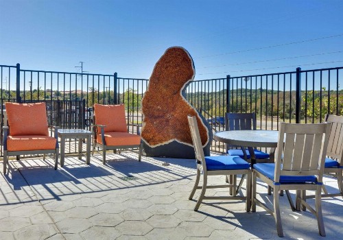 La Quinta Inn & Suites by Wyndham Lakeway - image 13
