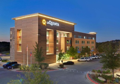 La Quinta Inn & Suites by Wyndham Lakeway - image 2
