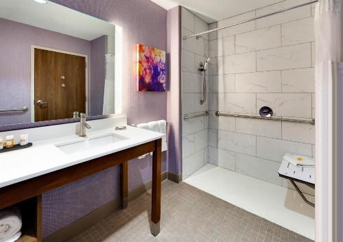 La Quinta Inn & Suites by Wyndham Lakeway - image 23