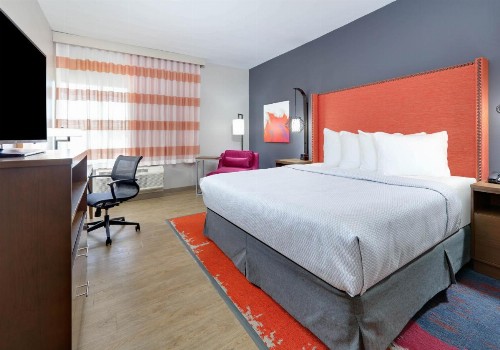 La Quinta Inn & Suites by Wyndham Lakeway - image 25