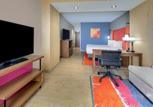 La Quinta Inn & Suites by Wyndham Lakeway - image 27