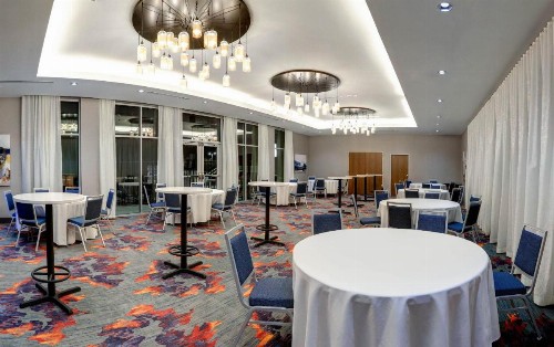 La Quinta Inn & Suites by Wyndham Lakeway - image 30