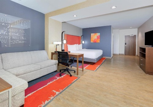 La Quinta Inn & Suites by Wyndham Lakeway - image 36
