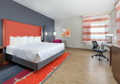 La Quinta Inn & Suites by Wyndham Lakeway - image 37