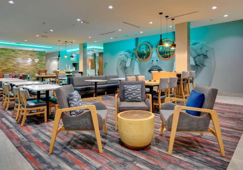La Quinta Inn & Suites by Wyndham Lakeway - image 4