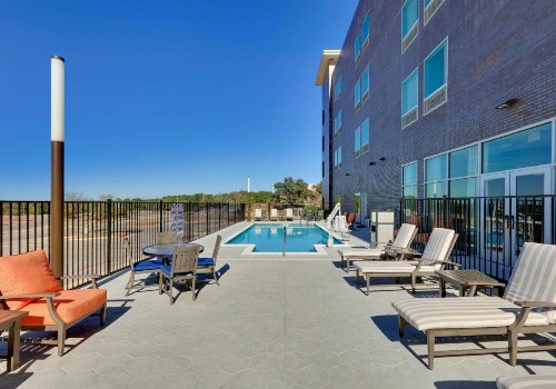 La Quinta Inn & Suites by Wyndham Lakeway - image 40