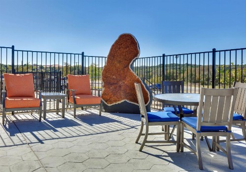 La Quinta Inn & Suites by Wyndham Lakeway - image 44