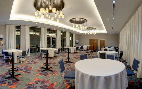 La Quinta Inn & Suites by Wyndham Lakeway - image 7