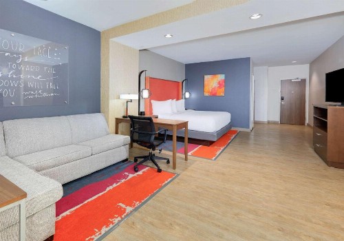 La Quinta Inn & Suites by Wyndham Lakeway - image 9