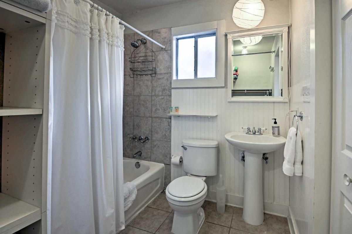 Trendy Austin Soul Home Steps to South Congress! - image 6