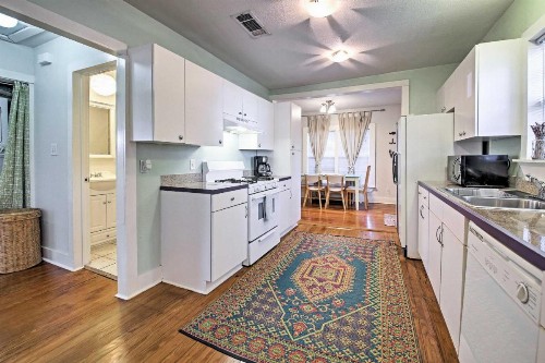 Trendy Austin Soul Home Steps to South Congress! - image 7