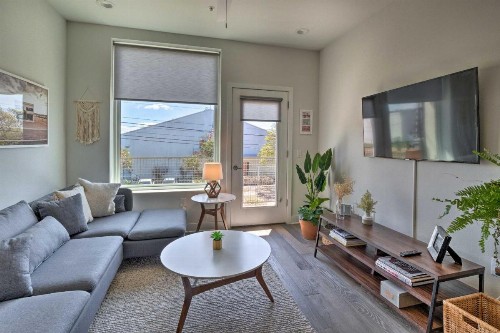 Modern Chic Condo with Balcony and Pool Walk to Downtown - image 10
