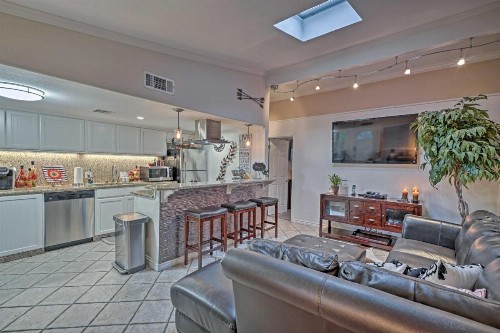 Modern Austin Condo with Pool Less Than 5 Mi to Downtown! - image 10
