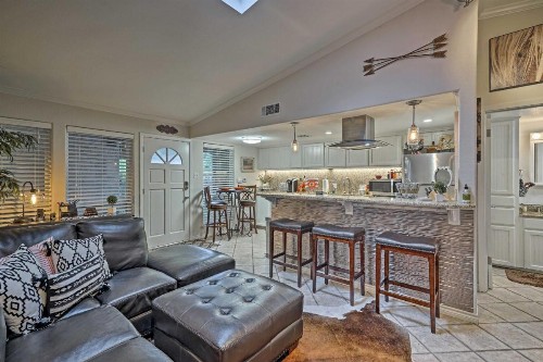 Modern Austin Condo with Pool Less Than 5 Mi to Downtown! - image 11