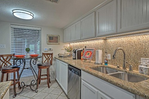 Modern Austin Condo with Pool Less Than 5 Mi to Downtown! - image 8