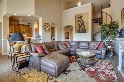 LIVING LOCAL LAKEWAY COVE condo