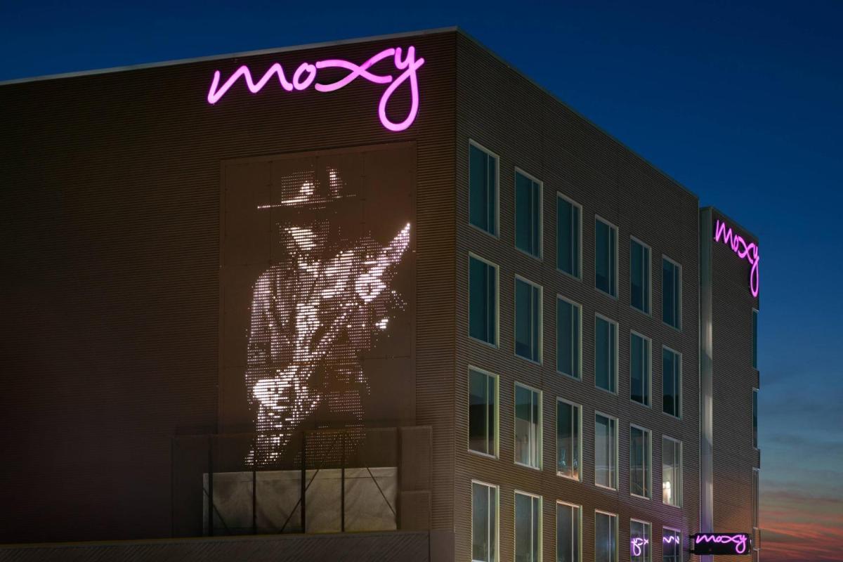 Moxy Austin - University - image 3