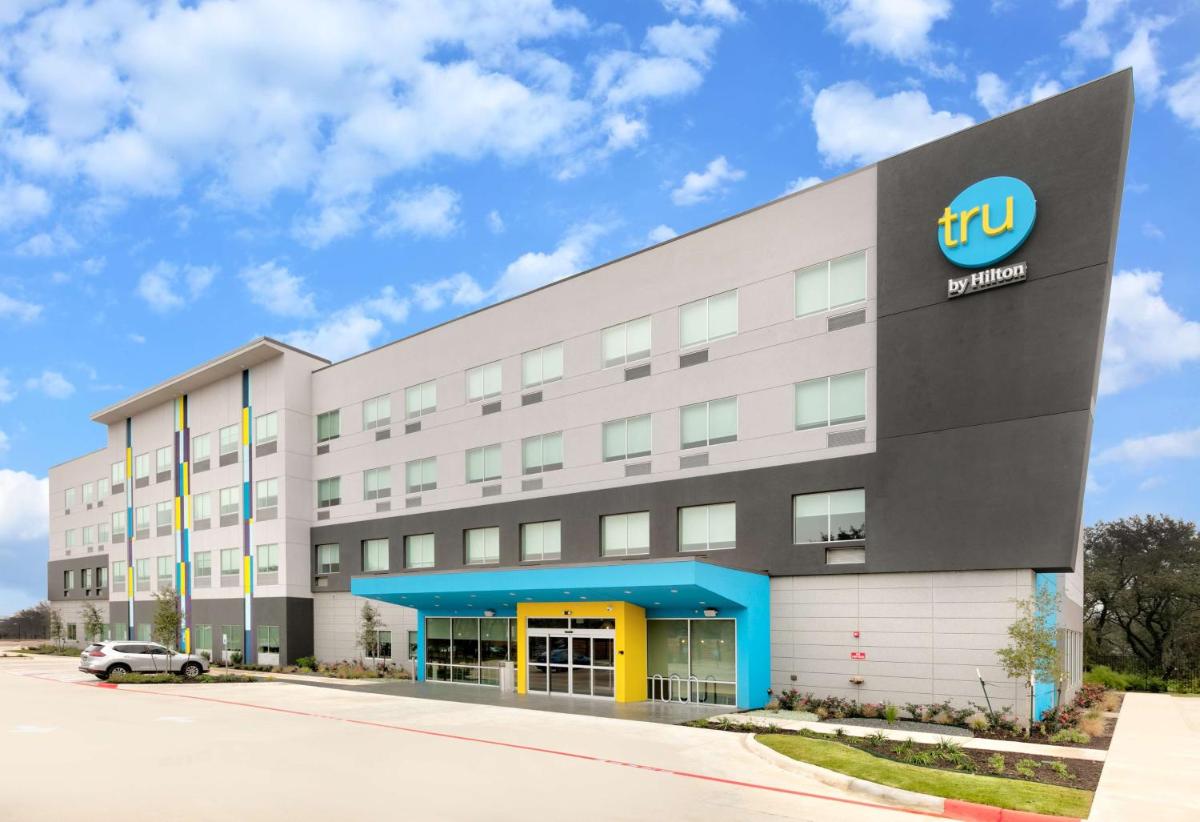 Tru By Hilton Austin Nw Arboretum Tx - image 3