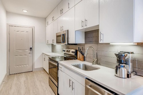 Sentral Studio Apt on East 6th St - image 4