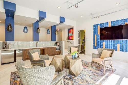 Sentral Studio Apt on East 6th St - image 5