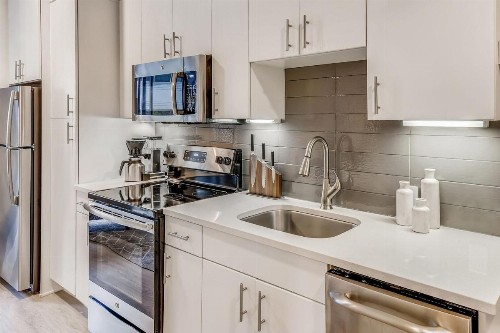Sentral Studio Apt on East 6th St - image 6
