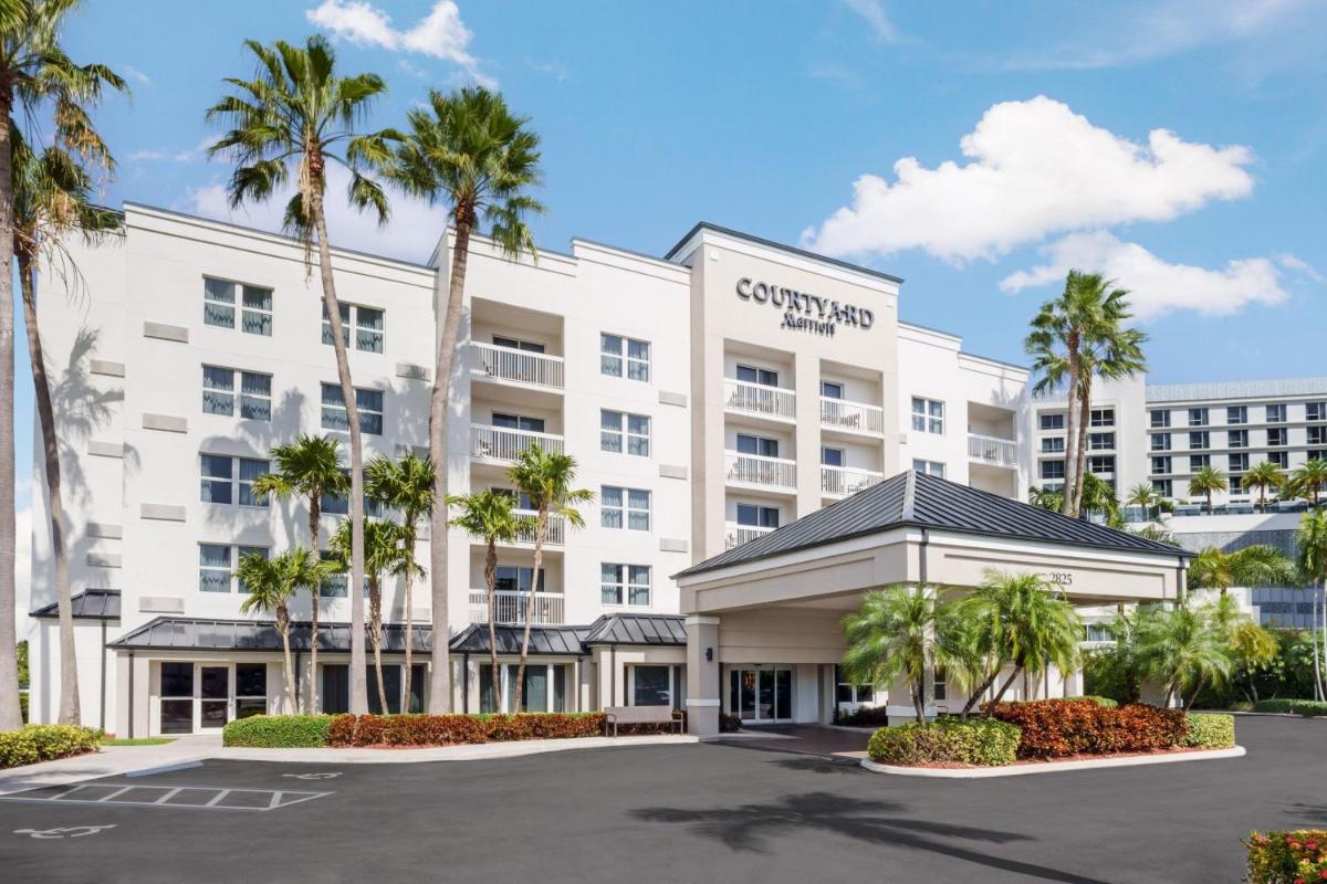 Courtyard by Marriott Miami Aventura Mall - image 2