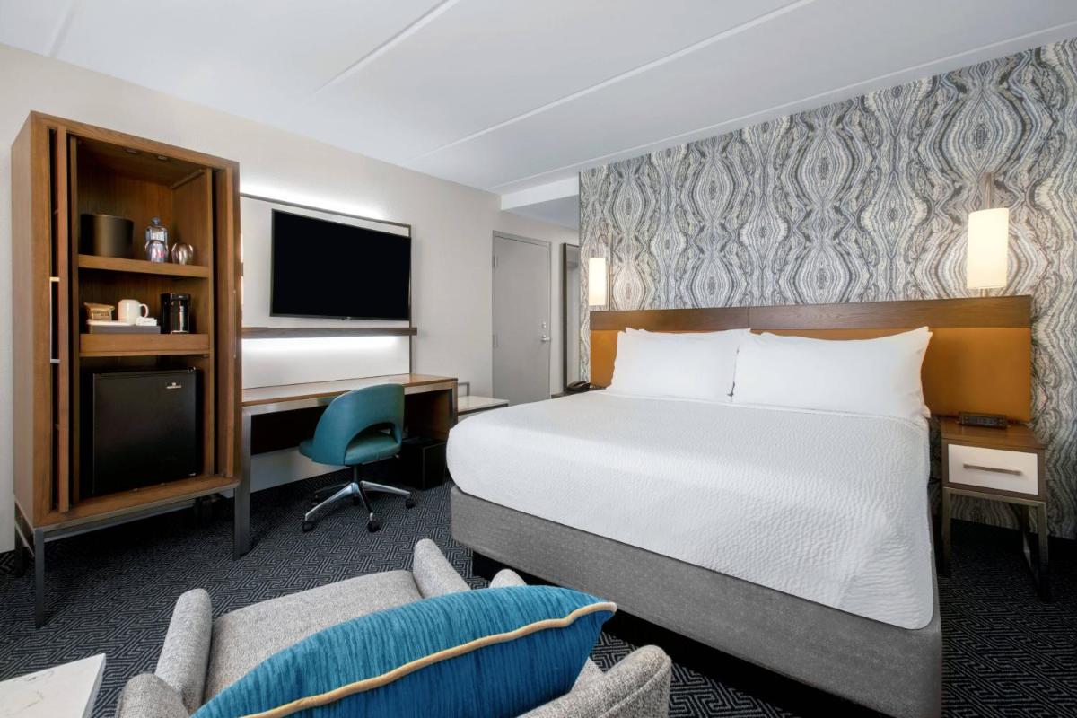 Courtyard by Marriott Miami Aventura Mall - image 7