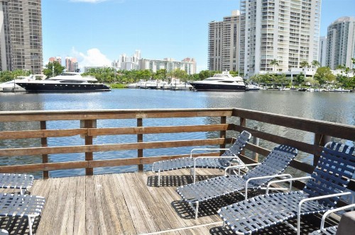 Yacht Club - image 5
