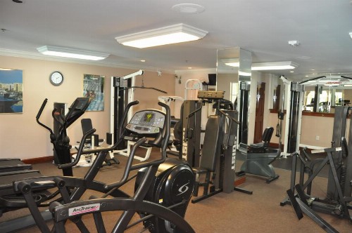 Yacht Club - image 9