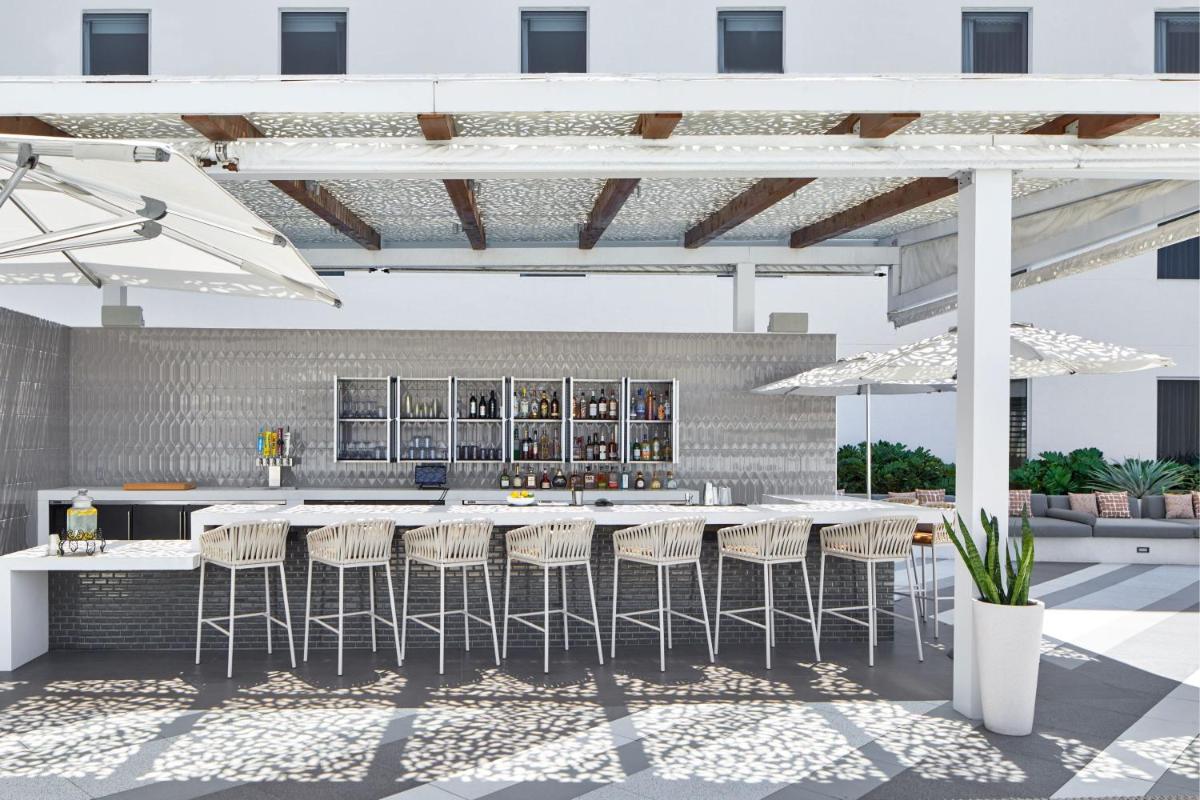 AC Hotel by Marriott Miami Aventura - image 4