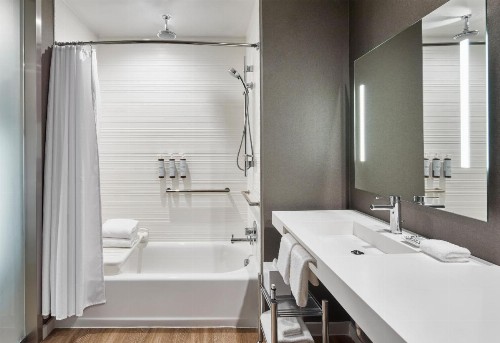 AC Hotel by Marriott Miami Aventura - image 50