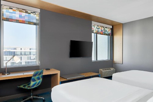 Aloft Miami Aventura - image 9