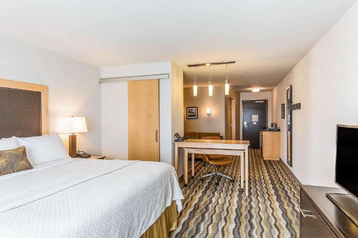 Cambria Hotel Cleveland Avon - main image