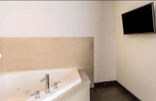 Cambria Hotel Cleveland Avon - image 17