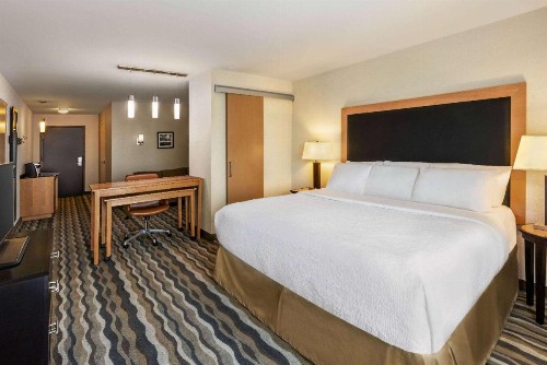 Cambria Hotel Cleveland Avon - image 24