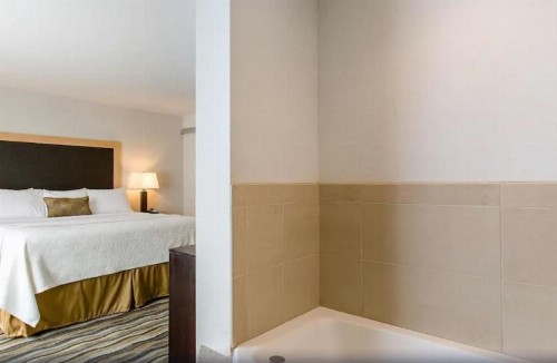 Cambria Hotel Cleveland Avon - image 5