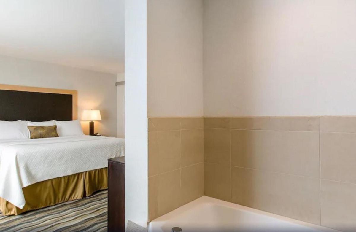 Cambria Hotel Cleveland Avon - image 5