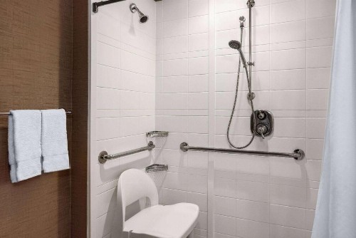Cambria Hotel Cleveland Avon - image 6