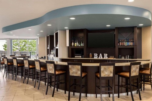 Cambria Hotel Cleveland Avon - image 9