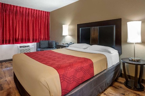 Econo Lodge Sebring - image 11