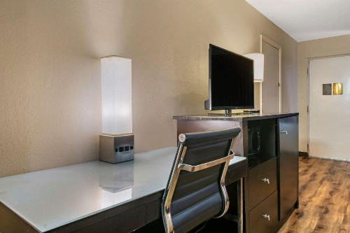 Econo Lodge Sebring - image 15
