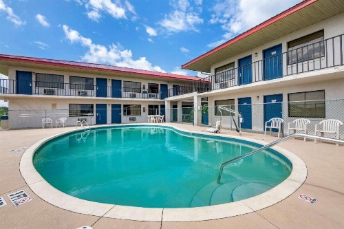 Econo Lodge Sebring - image 3